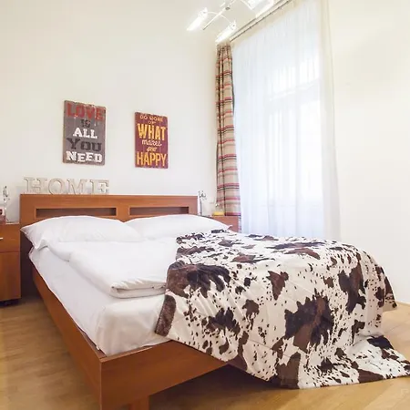 Apartment White & Woody Quadrio Apartments Prague