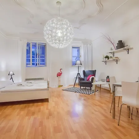 Apartment White & Woody Quadrio Apartments