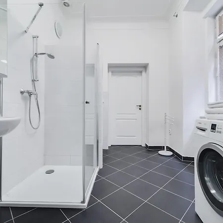 Apartment White & Woody Quadrio Apartments *