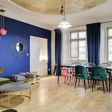 White & Woody Quadrio Apartments *