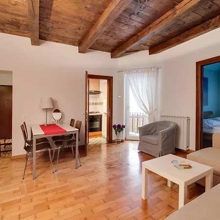 White & Woody Quadrio Apartments Apartment Prague