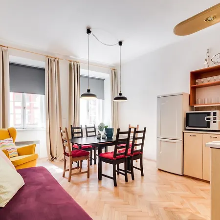 White & Woody Quadrio Apartments *